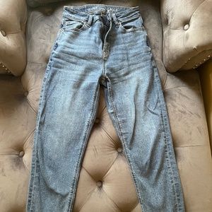 American eagle mom jean